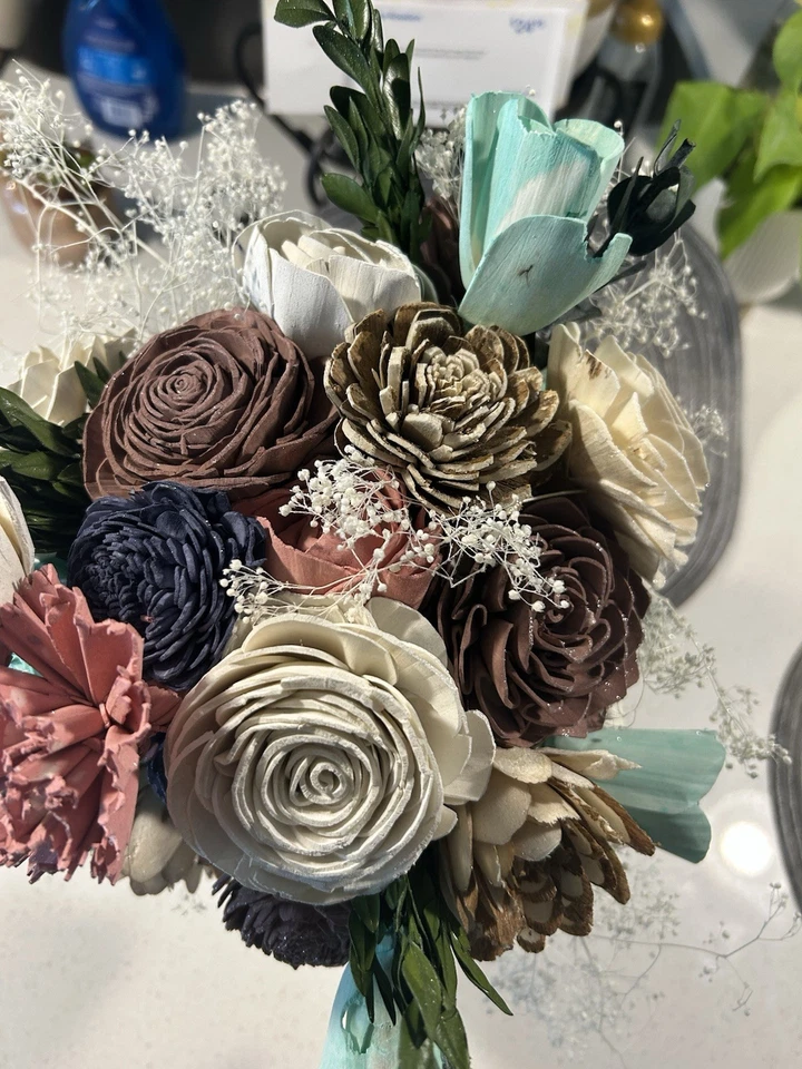 Ramo floral de madera sola hecho a mano Foto 4 de 4