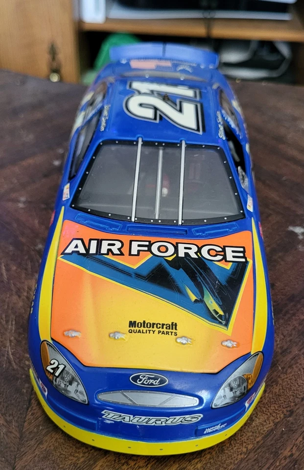 Ford Taurus 2002 equipo fuerza aérea de Estados Unidos elliott silla de montar escala 1:24 Foto 3 de 4