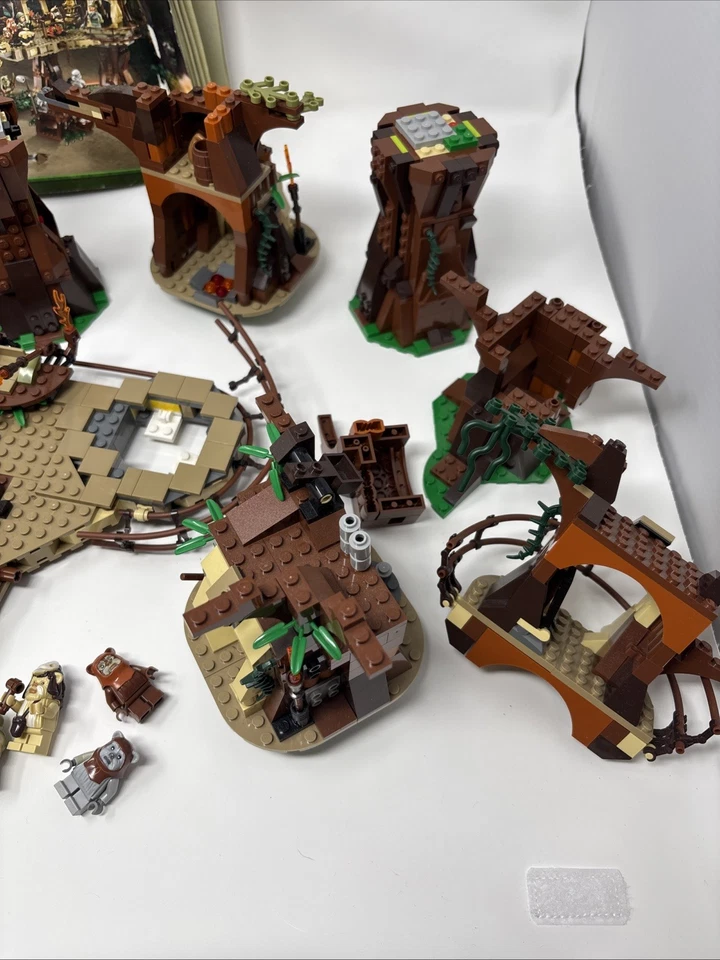LEGO Star Wars Ewok Village Set 10236 Incomplete Missing Pieces - Image 2 of 4