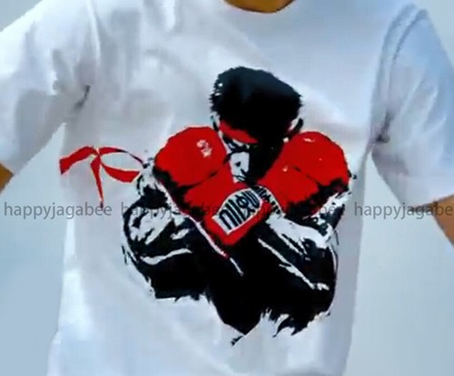 Camiseta gráfica Uniqlo 2019 The Game by Street Fighter para hombre guante rojo WHT 419356001 - Imagen 6 de 6