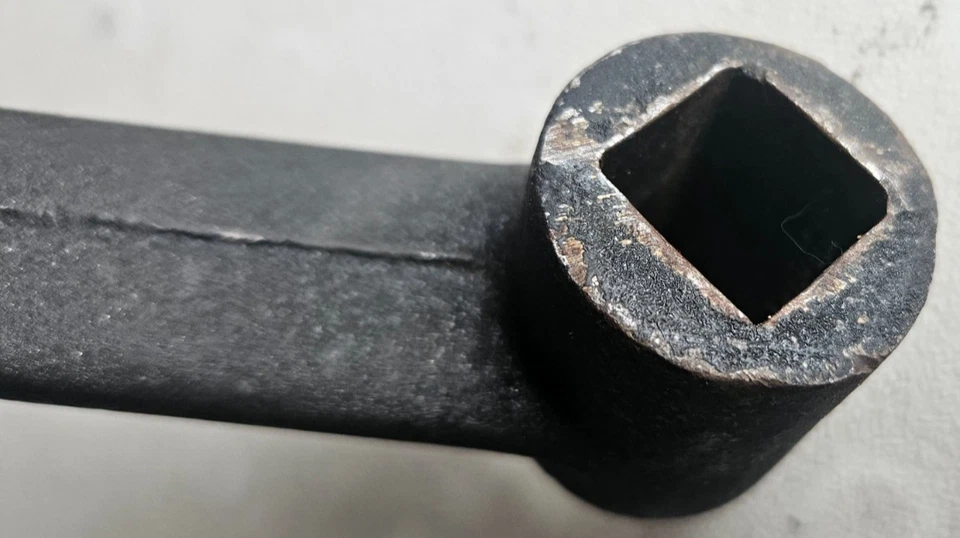 2 VTG Antique Cast Iron Hand Wheel Cranks, Lathe Handles - Image 4 of 4