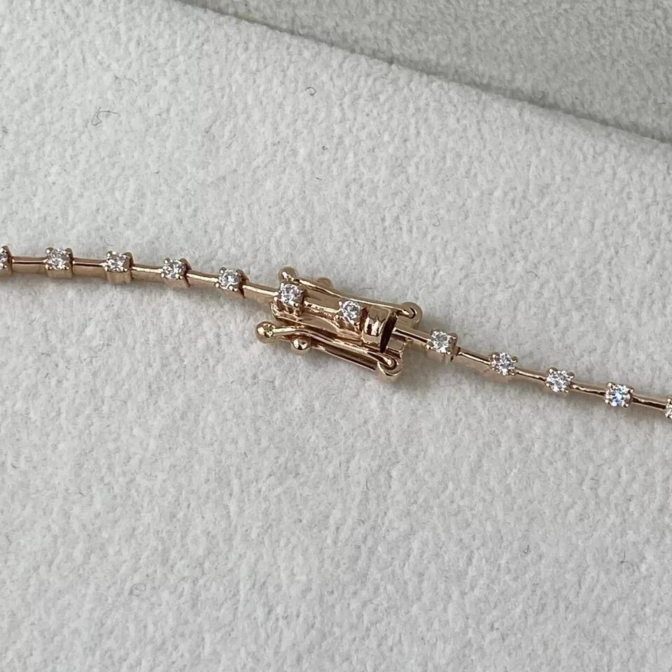 Collar de tenis moissanita de corte redondo de 11 quilates enchapado en oro amarillo de 14 k con certificación VVS1/D Foto 3 de 4