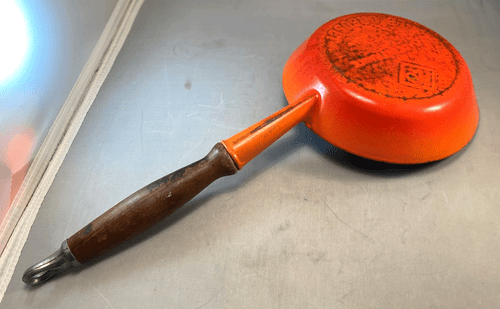 LE CREUSET #20 Orange Cast Iron and Wood Handle Skillet. Rare 11 Inch Handle - Picture 2 of 6
