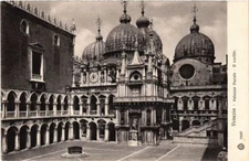 Old postcard AK VENICE Ducal Palace Il Cortile ITALY (507654)