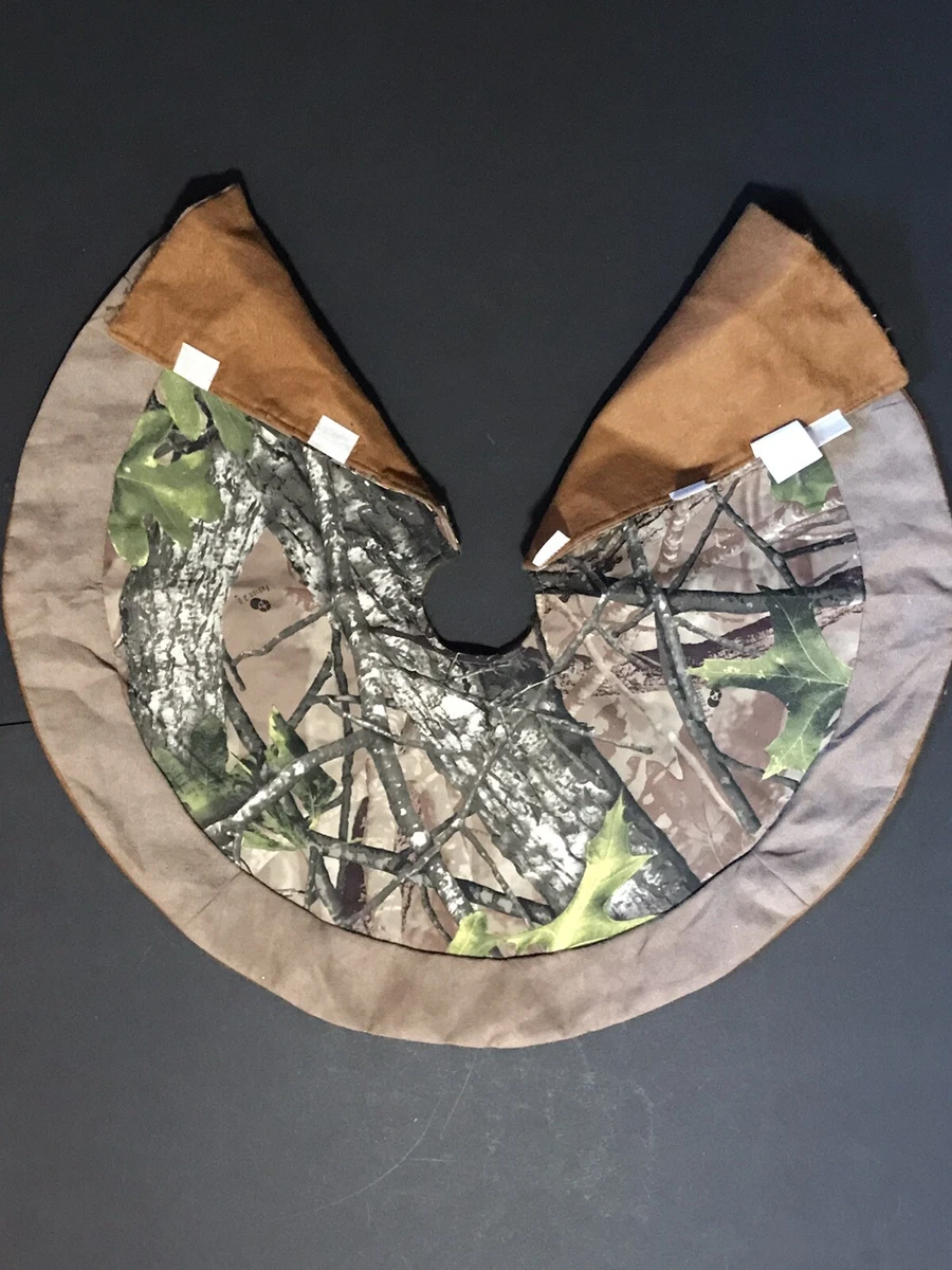 Camouflage top tree skirt