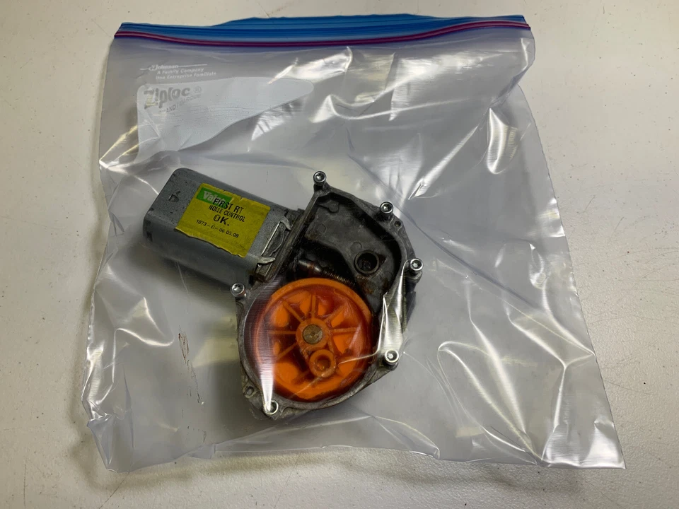 08-19 Gr. Caravan 12-15 Ram C/V 11-16 Town & Country Rear Wiper Motor #5113411AA - Image 4 of 4