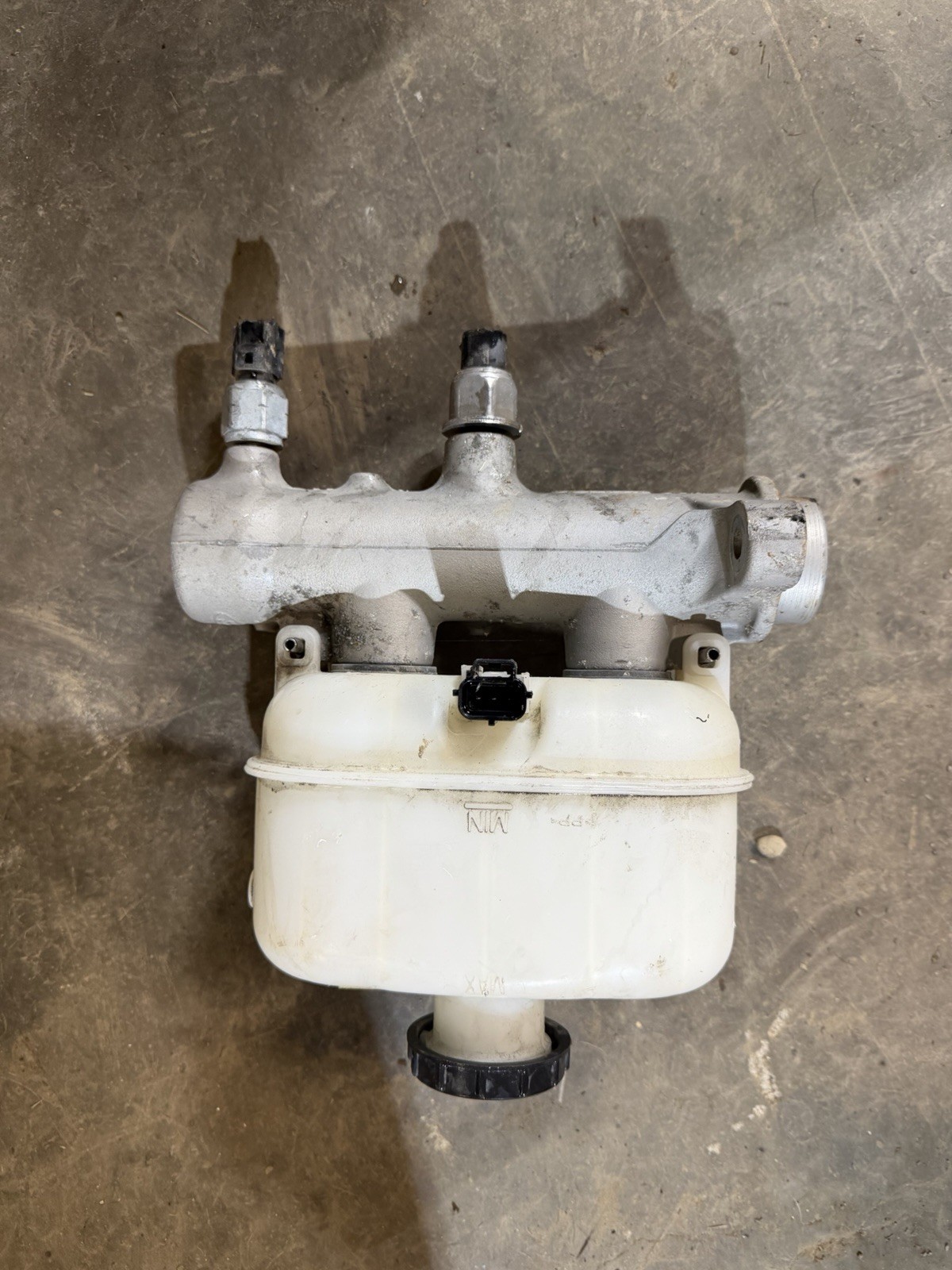 Brake Master Cylinder Hydro-boost Fits 08-10 FORD F250SD PICKUP 131854