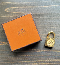 HERMES Cadena Padlock Sun Flower Charm Accessory Keychain Gold