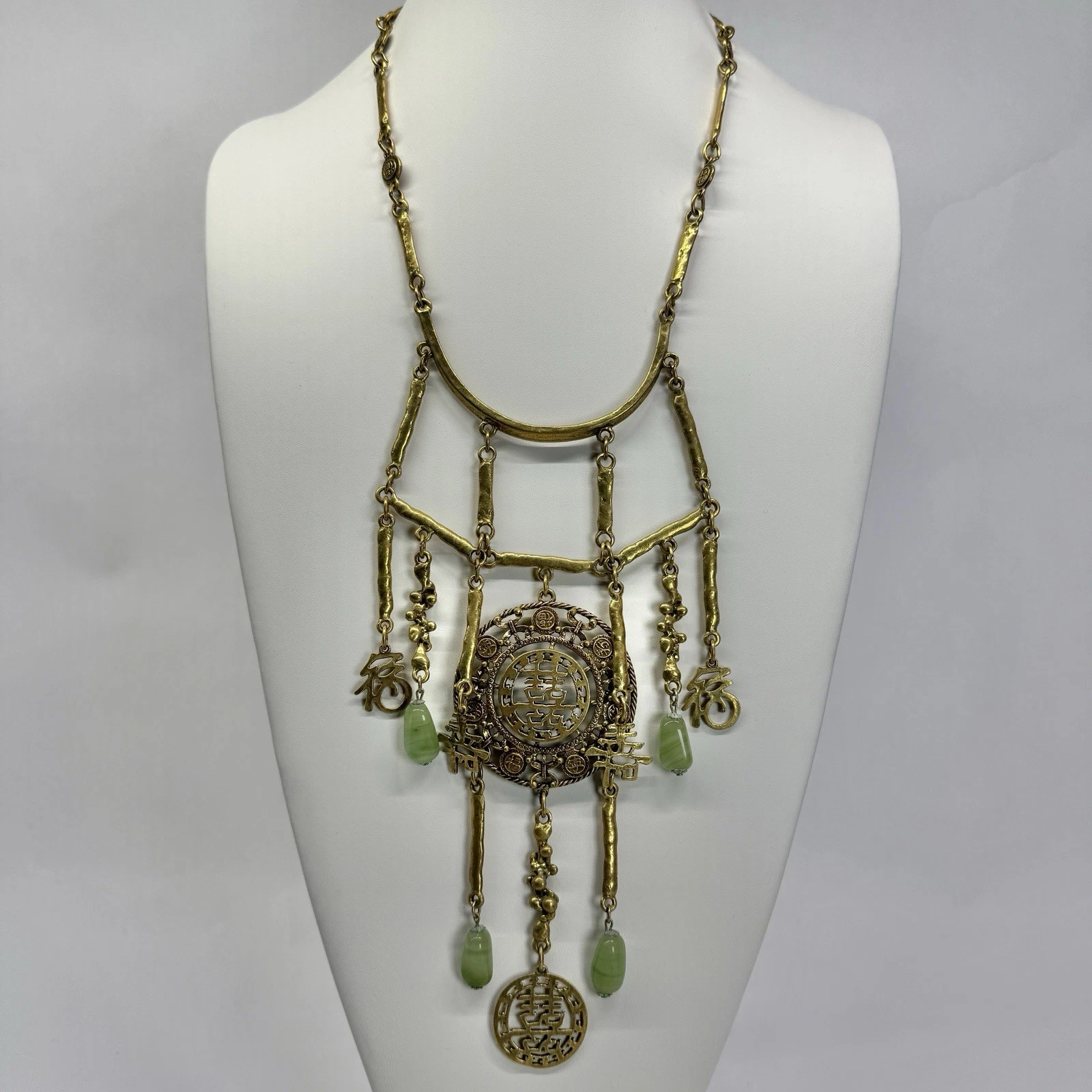 Chinese Motif Faux Jade Glass Medallion Gold Tone Vintage Necklace Jewelry N202