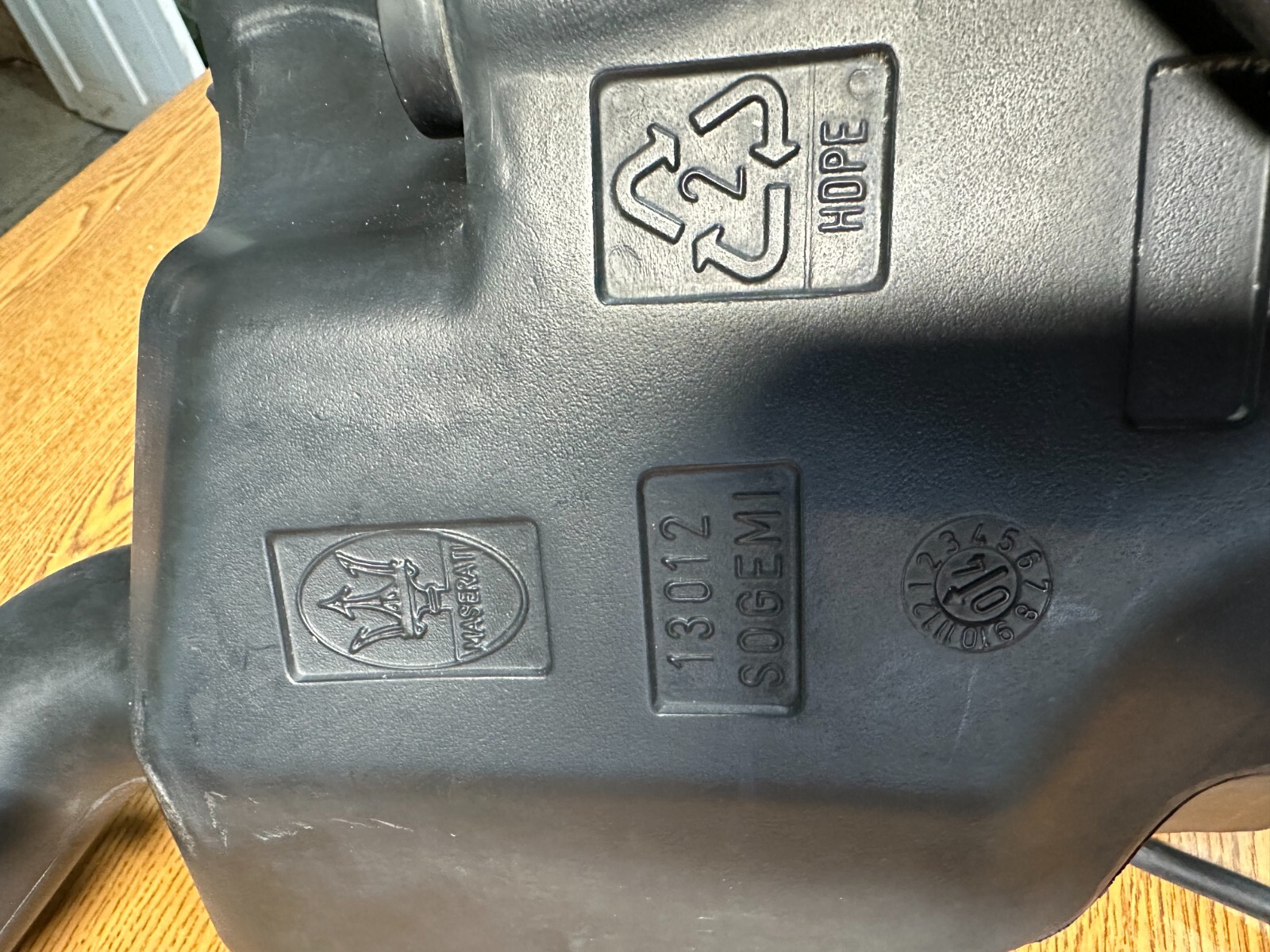 2003-2008 Maserati Quattroporte Headlight Windshield Washer Bottle Tank OEM