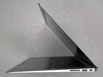 MacBook本体 Macbook Air 13.3 2013 i5 4GB SSD 256GB Amazon.com: Apple MacBook Air 13.3-Inch Laptop MD760LL/B, 4GB Ram