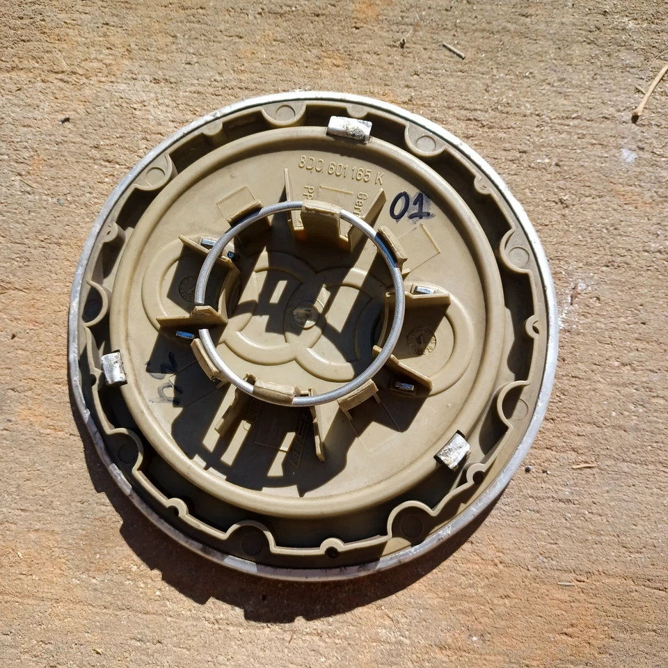 Audi A4, S4, TT, центральный колпак Allroad, 1997-2008 деталь # 8D0 601 165 K 01 - Изображение 3 из 3