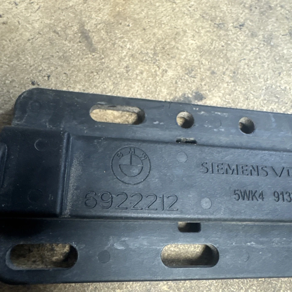 2006 - 2011 BMW M3 E92 E93 Keyless Entry Amplifier Amp Antenna 6922212 OEM - Image 2 of 4