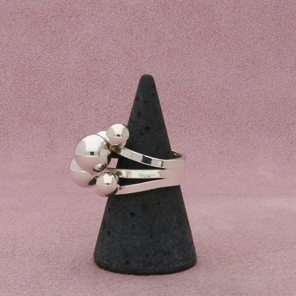 sterling silver beaded cluster ring size 7 - Image 2 of 3