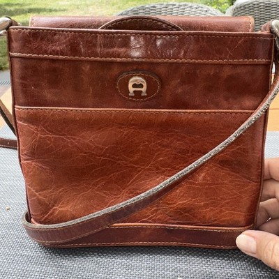 KLEINE LEDERTASCHE. von AIGNER