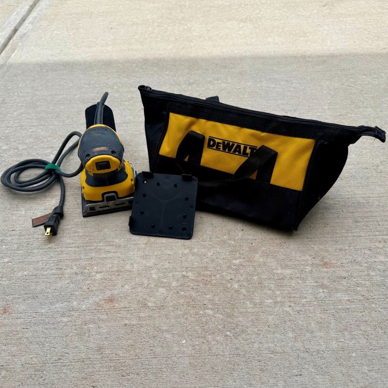 DEWALT DWE6411 Corded Electric Palm Sander Kit