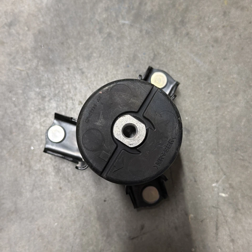 Aislador de montaje del motor delantero genuino OEM 12361-28110 Toyota Camry Solara Foto 4 de 4