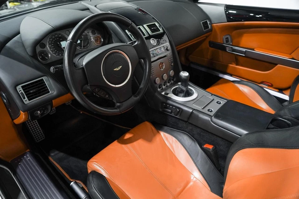 Aston Martin DB9 2007 Volante Foto 2 de 4