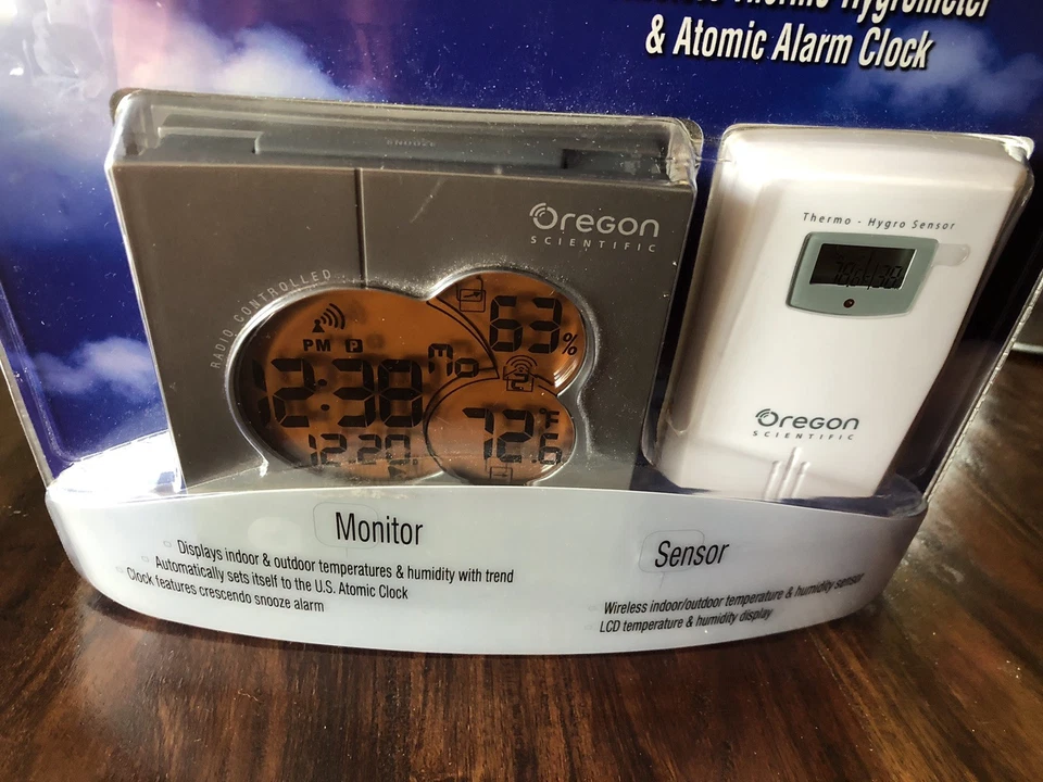 Oregon Wireless THGR122NX Thermo-Hygrometer Atomic Alarm Clock RMR612HGA - Image 4 of 4