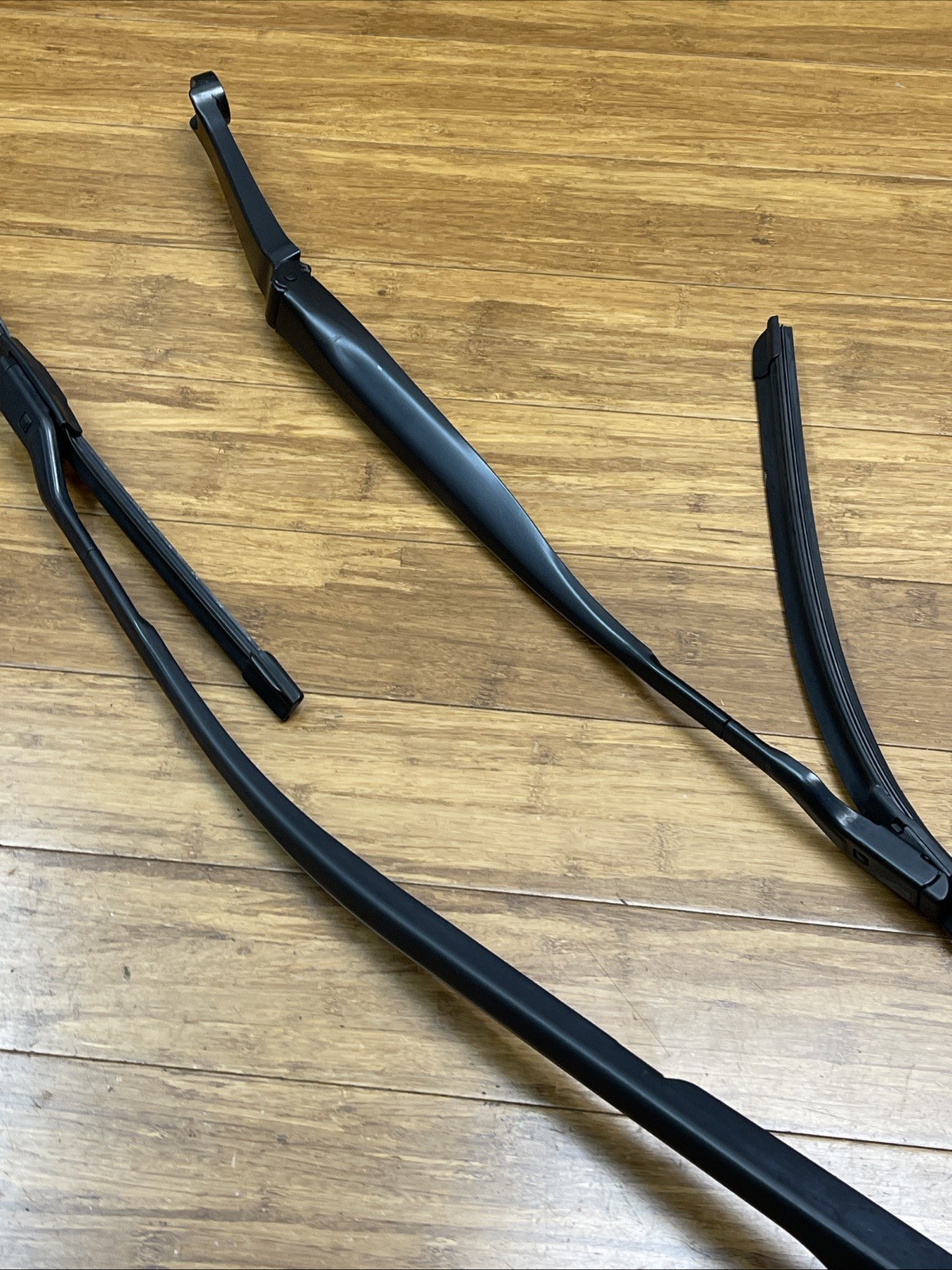 2017-2022 Maserati Levante M161 Left & Right Vindshield Wiper Arms Set of 2 OEM