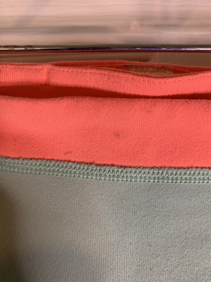 Leggings Ivivva Fitness Active Yoga tamanho 12 cinza e rosa - Imagem 2 de 4