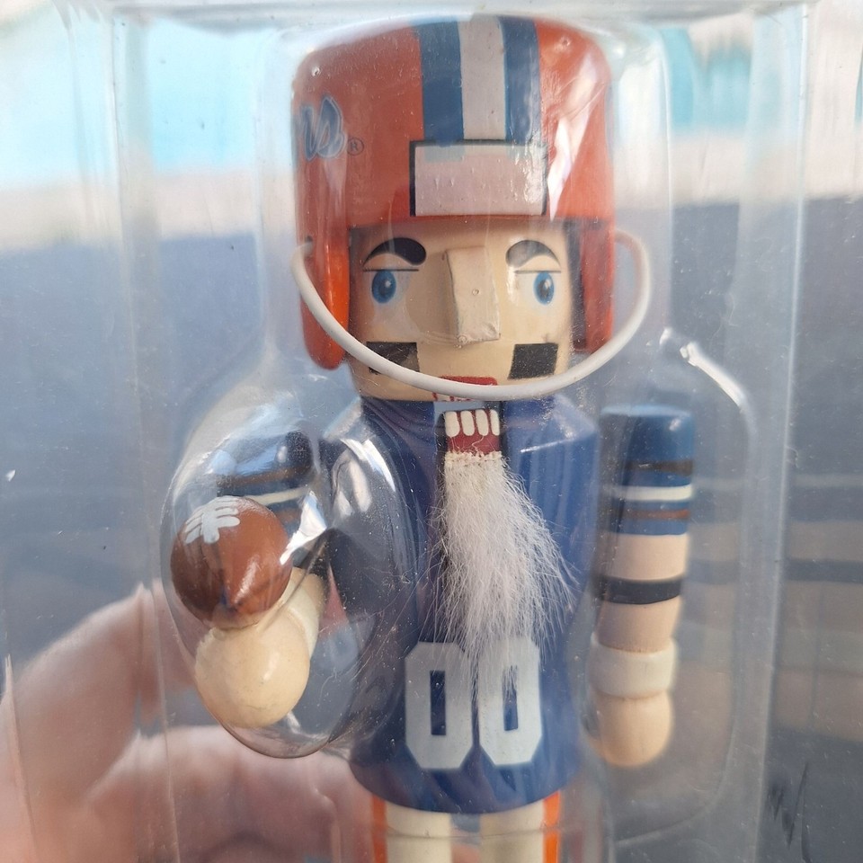 FLORIDA GATORS SPORTS COLLECTORS SERIES FOOTBALL NUTCRACKER IN ORIGINAL