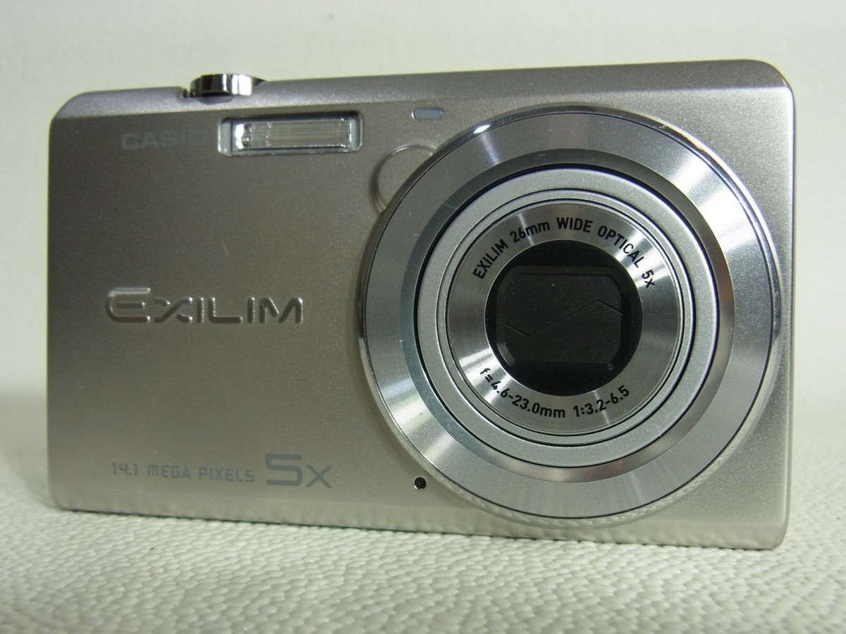 Casio EXILIM EX-Z680 ,14.1MP,5x,2.7in,Silver, Excellent from JAPAN