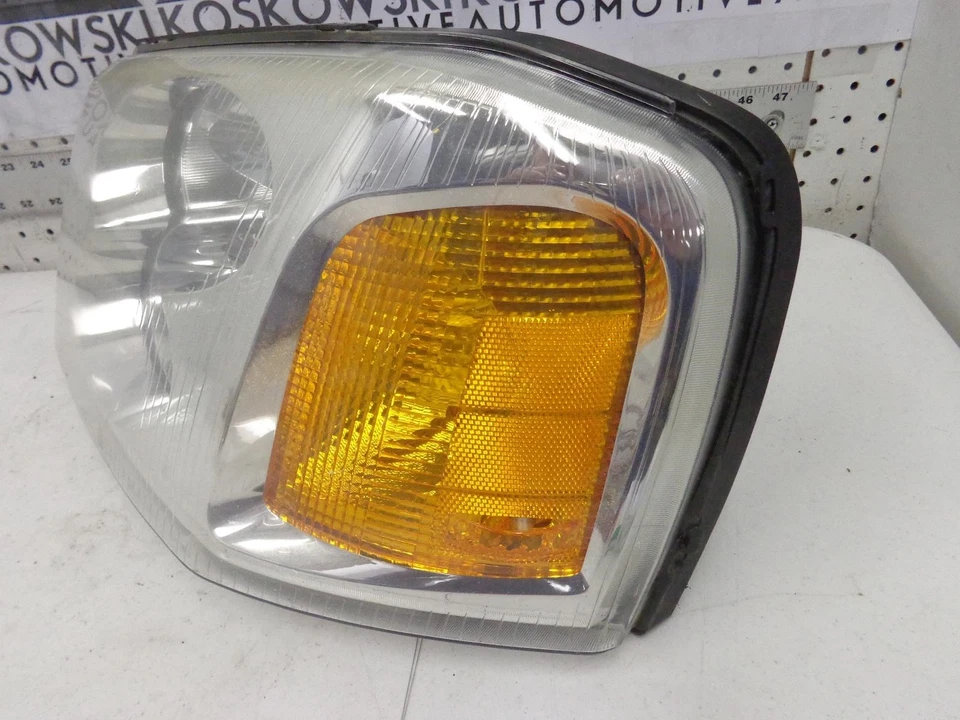 Conjunto de faro izquierdo GMC Envoy OEM lado del conductor 15069669 Foto 2 de 4