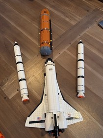LEGO Sculptures: Shuttle Expedition 10231 - Retired (2011) Shuttle boosters RARE