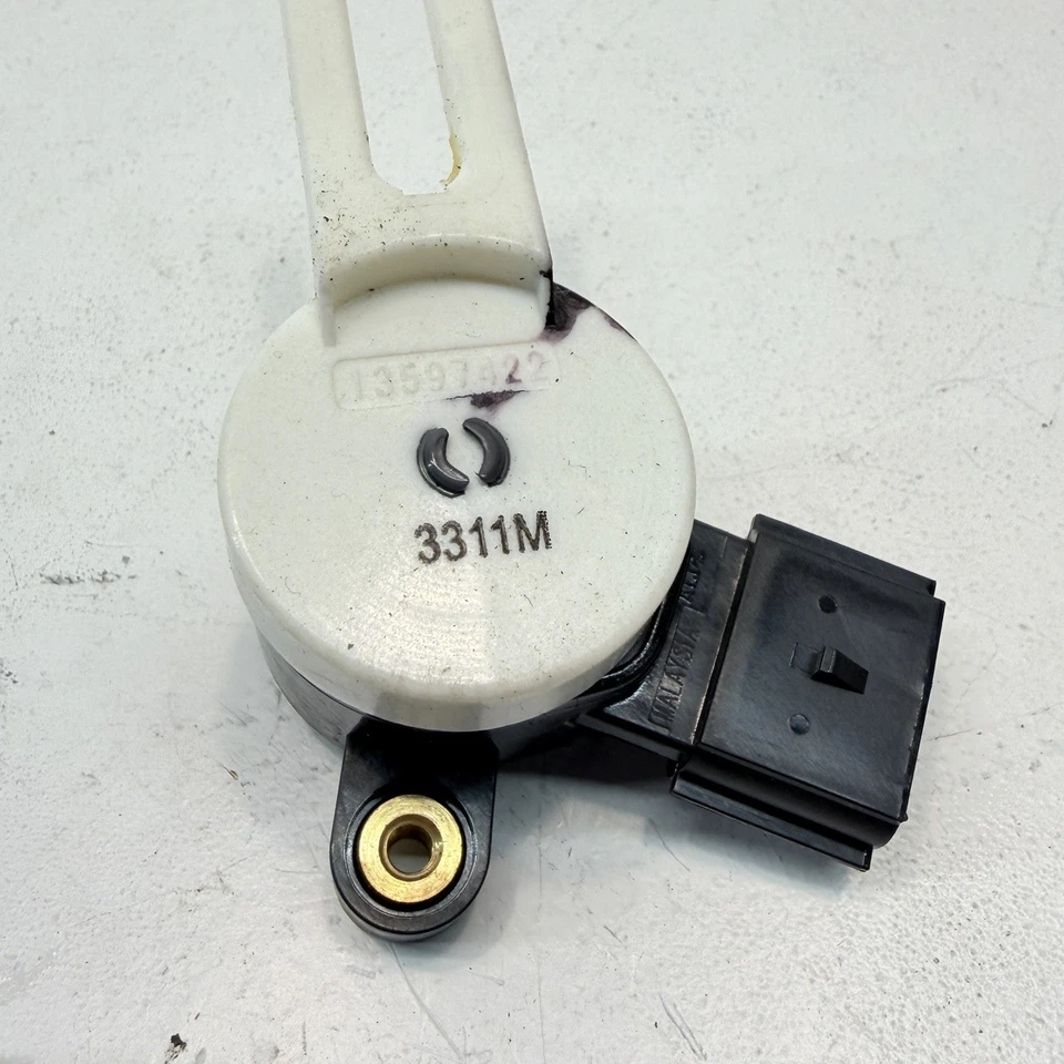 Chevrolet Malibu 2016-2024 pedal de freno luz de freno interruptor sensor de posición OEM Foto 2 de 4