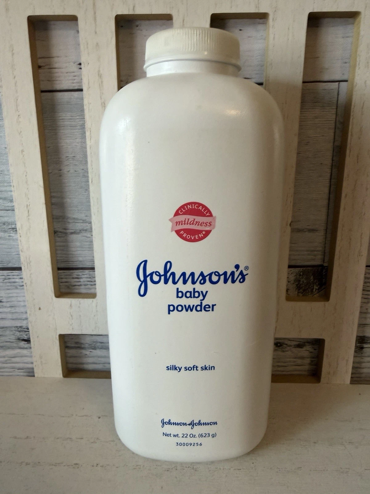 Vintage Johnson's Baby Powder 22oz Jumbo Original W/ Talc Formula Collectible
Opens in a new window