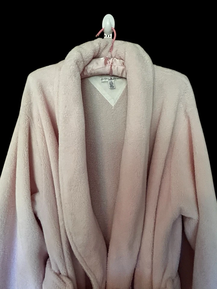 Tommy Hilfiger 女式毛绒粉色浴袍白色装饰 L/XL 码 — 第 2/4 张图片