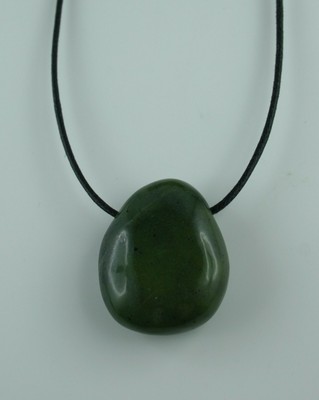 Jade Carving Anhänger Nephrit Jade  Amulett  verschiedene Exemplare