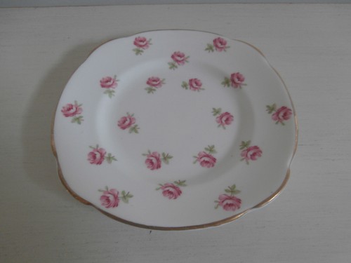 DIAMOND CHINA ENGLAND VINTAGE TEA CUP, SAUCER AND TEA PLATE TRIO SET PINK ROSES - Picture 10 of 24