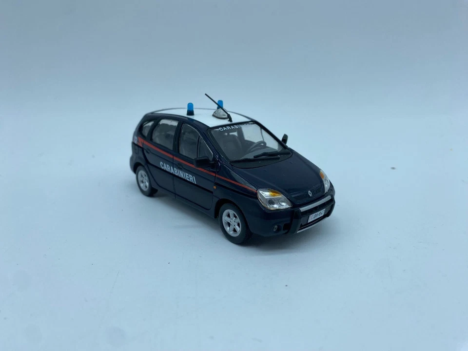MODELLINO AUTO RENAULT RX4 2002 CARABINIERI - DE AGOSTINI - SCALA 1:43 NO BOX - Immagine 2 di 4