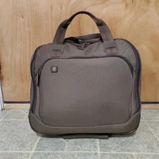 Victorinox Deluxe Boarding Bag Cabin Roller Carry On Brown