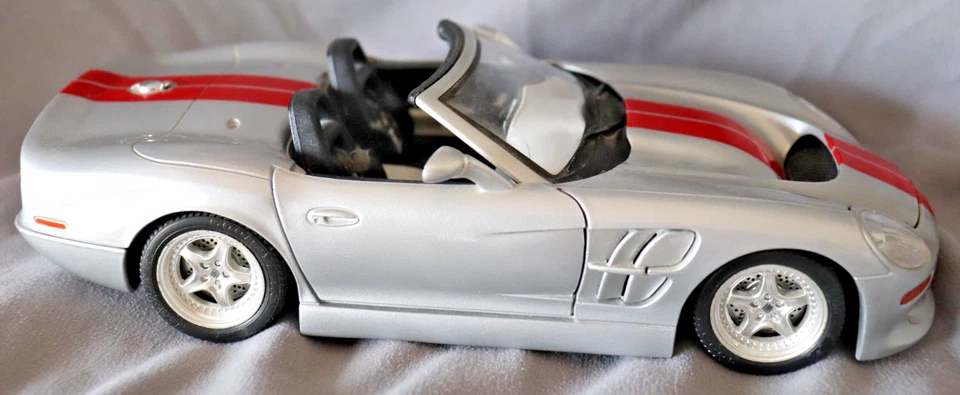 Carroll Burago Shelby 1999 Serie 1 Die Cast Modelo 1:18 Plateado Rojo Rayas Foto 3 de 4
