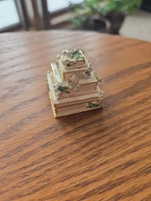 2003 ESTEE LAUDER Enamel WEINSTOCK Wedding Cake Solid Perfume COMPACT