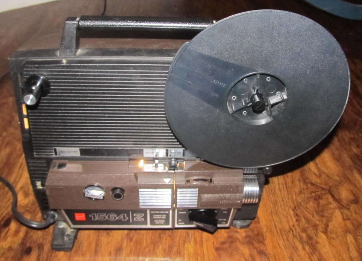 SUPER-8 Film PROJECTOR 1564Z 8mm SUPER-8 AUTOMATIC MOVIE VINTAGE
