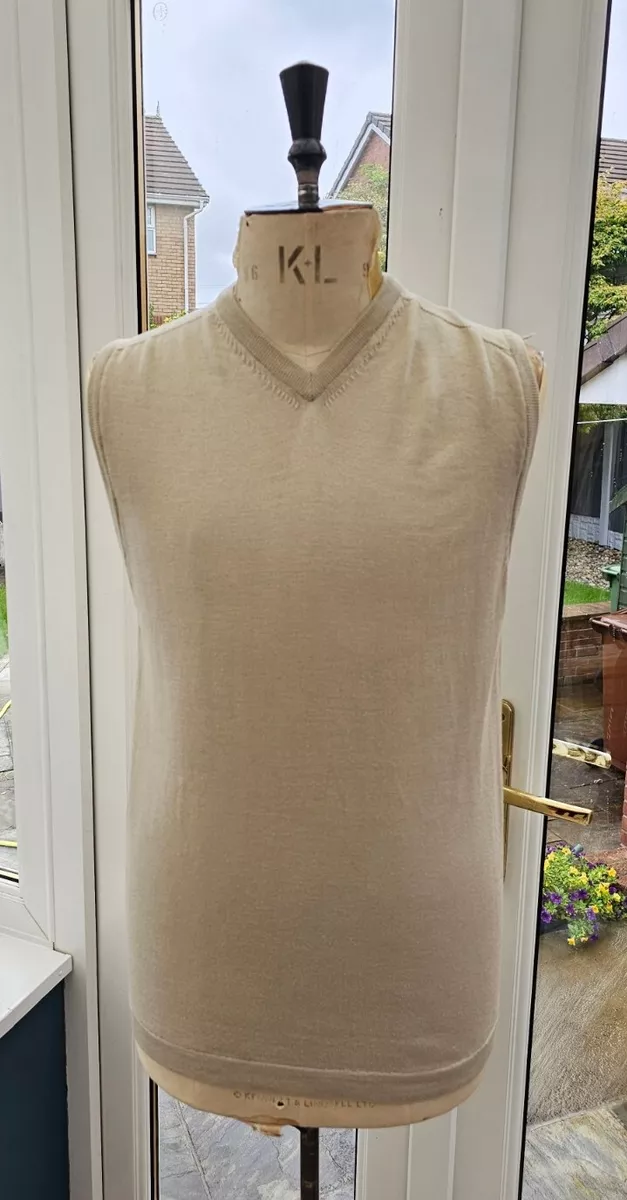 Nike golf sleeveless best sale jumper
