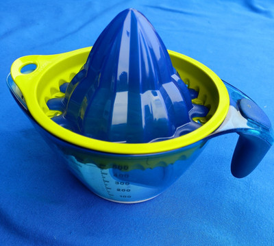 Tupperware CombiPlus, Messgenau / Messbecher blau 500 ml + Zitronenpresse/Wunder