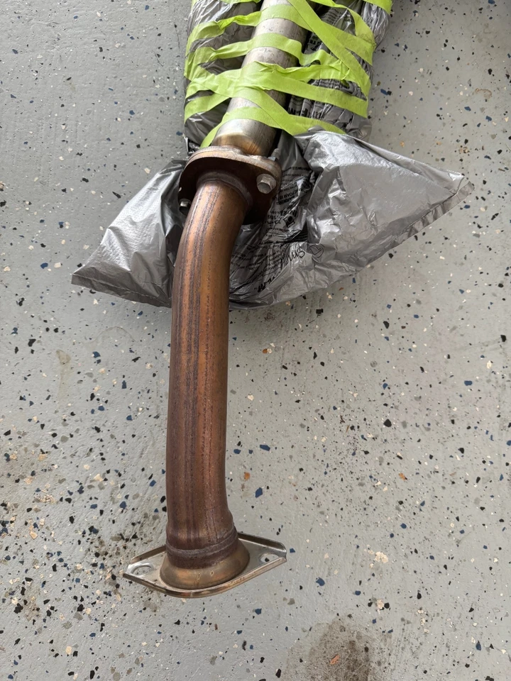 Toyota Tundra 2024 Platinum - Stock sistema de escape OEM Foto 4 de 4