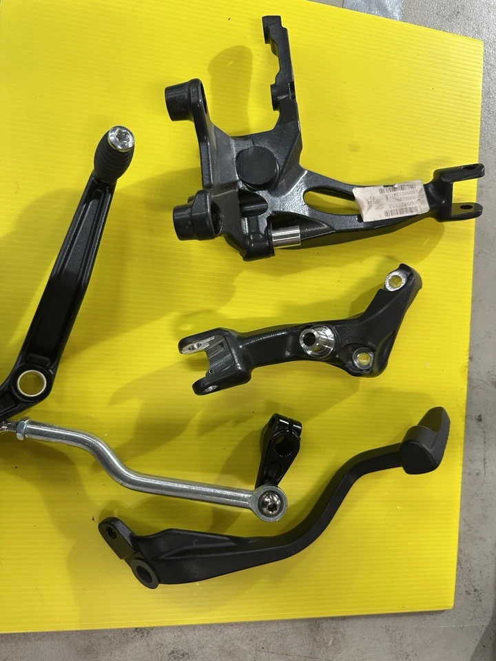 Harley Sportster RH975 MID FOOT CONTROLS - Image 2 of 4