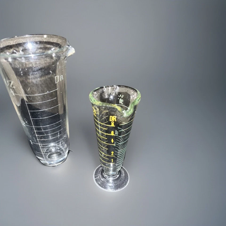Juego de 2 vasos medidores de vidrio vintage Foto 2 de 4