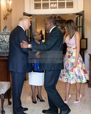 DONALD TRUMP UHURU KENYATTA FAREWELL WASHINGTON 2018 8X10 PHOTO