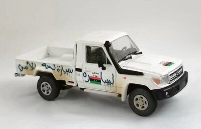 TOYOTA Land Cruiser - LC79 Armed  - white - Rhino 1:64