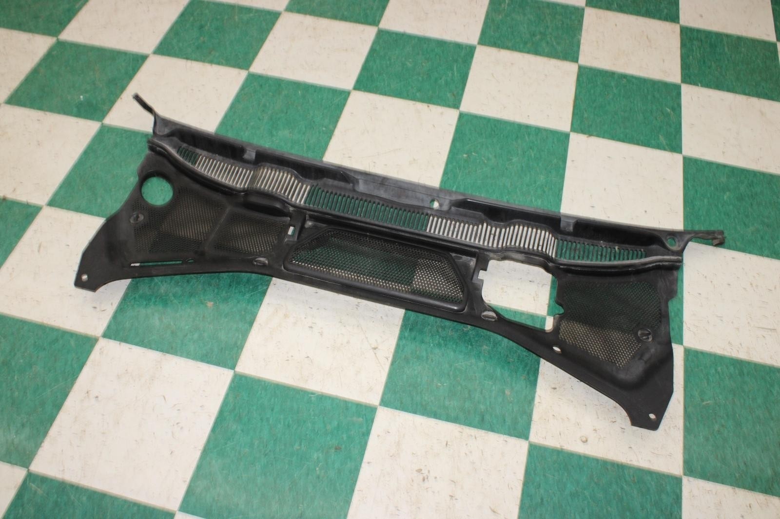 13-18 Flying Spur Black Front Windshield Wind Shield Wiper Cowl Trim Panel OEM