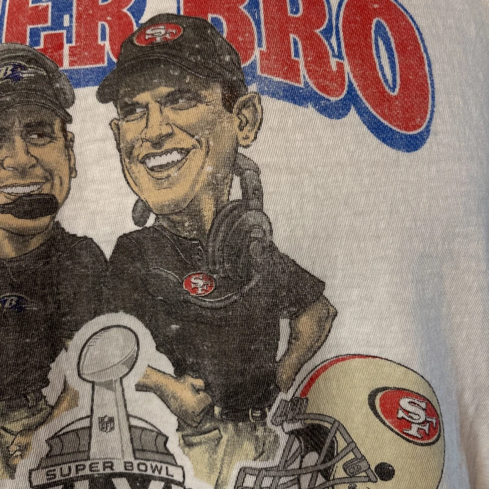 Camisa John & Jim Harbaugh SUPER BRO Super Bowl XLVII '47 Blanca Dibujos Animados Talla Grande Foto 4 de 4