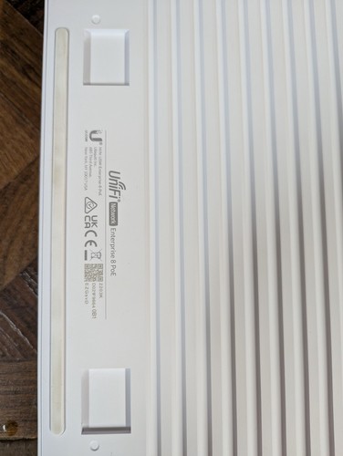 Ubiquiti UniFi Enterprise 8-portowy wielowarstwowy przełącznik PoE Multi-Gigabit 3 ETC-ENTERPRISE - Zdjęcie 3 z 4