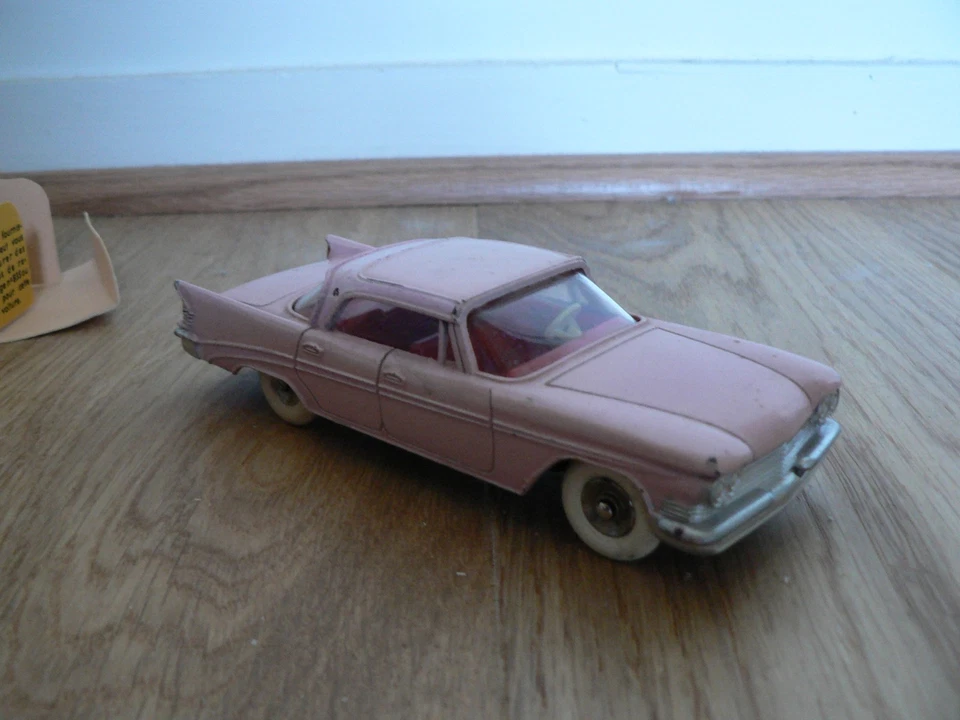 DINKY TOYS FRANCE Chrysler Saratoga 550 rose soutenu très bon état - Photo 2/4